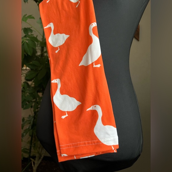 Goose leggings- vibrant orange - size: Medium - Picture 11 of 11